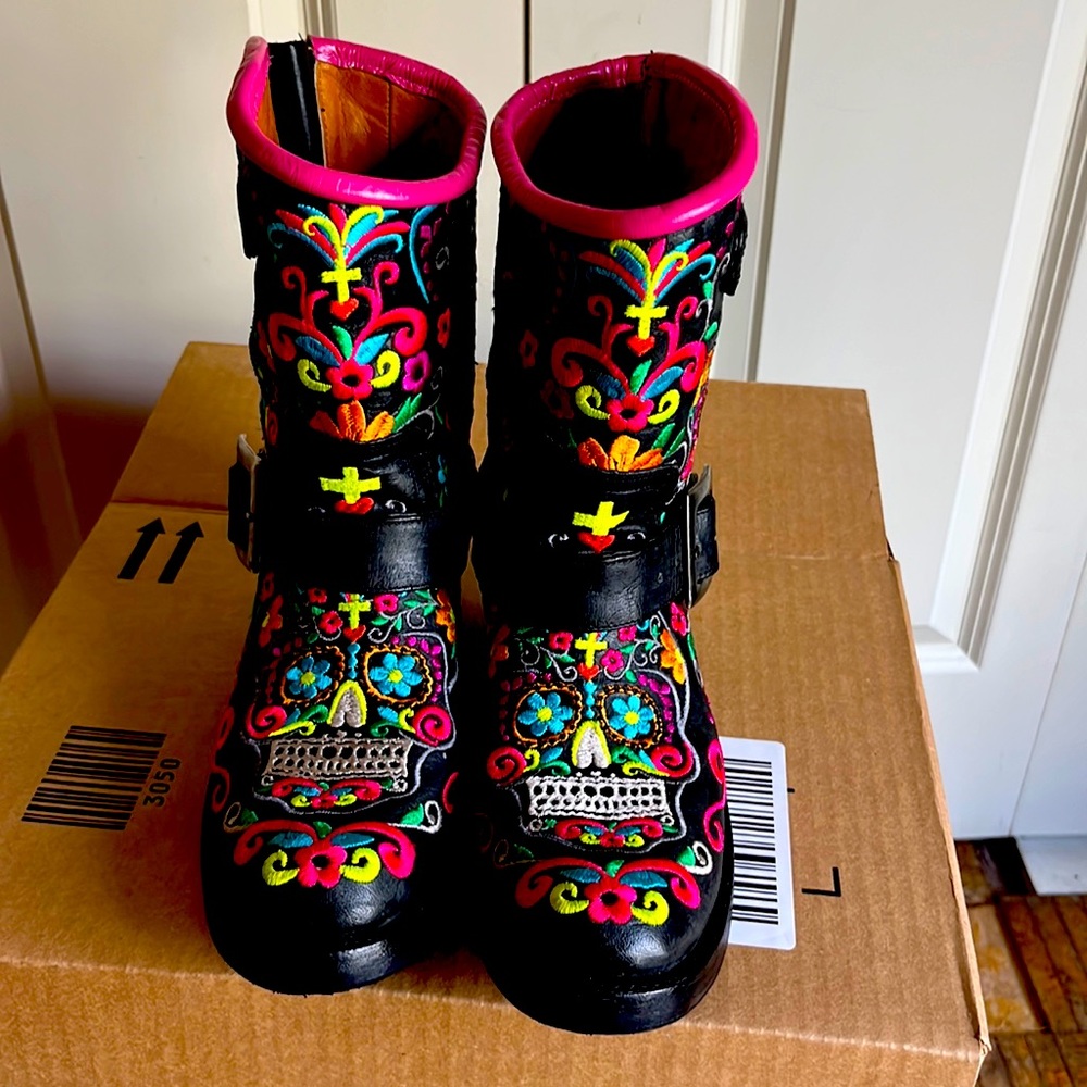 old gringo ankle boots, pre-own,see the pictures.like new